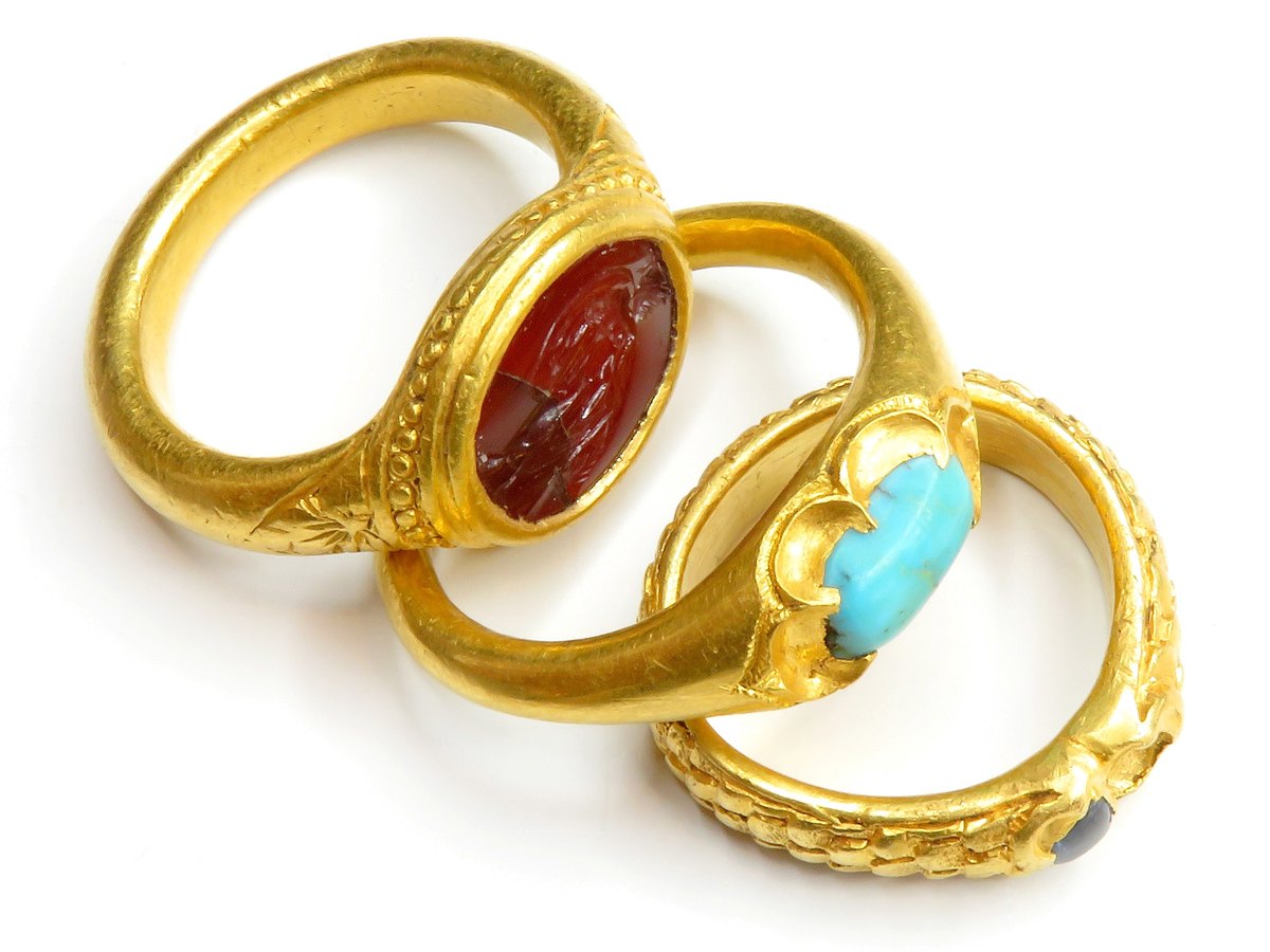 Medieval gold finger rings